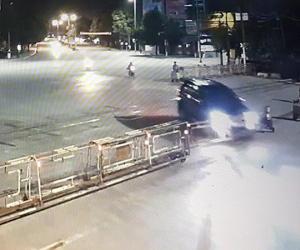 Thêm xế hộp Thanh Hóa lao như điên, húc tung gác chắn