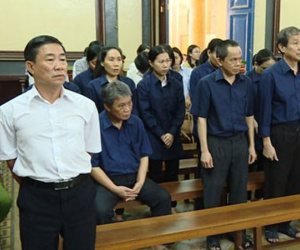 Bà Hứa Thị Phấn lũng đoạn ngân hàng ra sao?