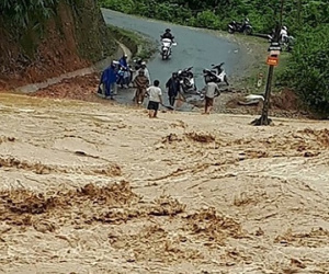 Mưa lớn gây lũ quét, sạt lở, nhiều huyện ở Điện Biên bị chia cắt
