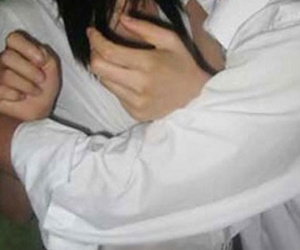 Ngủ lang, cô bé 13 tuổi bị nhóm thanh niên thay nhau 'quan hệ' trái ý muốn