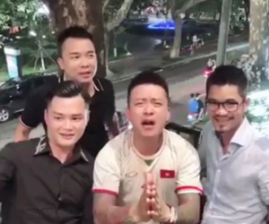 Video: Tuấn Hưng vái lậy HLV Park khi Việt Nam vào bán kết Asiad