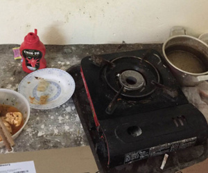 Bị bạn trai chê vì quần áo, bát đũa ngâm 3-4 ngày mới dọn rửa, cô gái tức tối đăng đàn 'hơi bẩn thì đã sao'