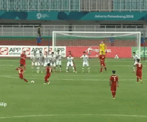 Cận cảnh siêu phẩm sút phạt của Minh Vương tung lưới thủ môn dự World Cup 2018
