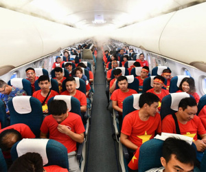 CĐV rời Hà Nội đi cổ vũ Olympic Việt Nam từ 3h sáng