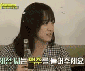 Hết bê bối tình ái, Seungri lại dính 'phốt' đối xử với nữ idol như tiếp viên nhà thổ ngay trên sóng truyền hình
