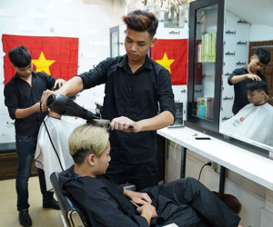 Trước trận bán kết của U23 VN: Nhuộm tóc giống Văn Toàn, giảm giá ngay 70%