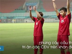 Video: Olympic Việt Nam tri ân hàng nghìn CĐV sau trận thua Hàn Quốc