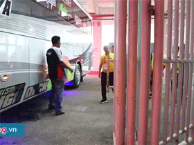 Video: Thầy Park và các cầu thủ Việt Nam buồn bã ra về sau trận thua Hàn Quốc