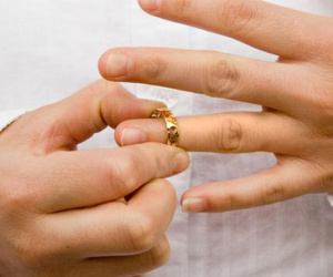 Chú rể đòi ly hôn 2h sau đám cưới chỉ vì cô dâu đăng ảnh hôn lễ lên mạng