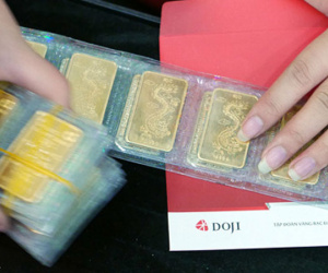 Giá vàng miếng giảm, USD tăng