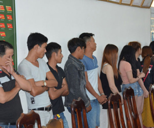 Hơn 30 'nam thanh nữ tú' phê ma túy trong quán karaoke