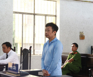 Lừa 24 tỉ đồng để tiêu xài và... biếu sếp!