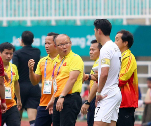 Son Heung-min âm thầm 'nghe lén' chiến thuật của Việt Nam, bị HLV Park Hang Seo phát hiện