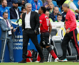 Tin Mourinho 'bay ghế', Martial ký tiếp 5 năm với MU