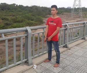 Bị truy đuổi lúc rạng sáng, kẻ trộm nhảy sông hòng tẩu thoát ở Sài Gòn