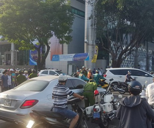 Kiều nữ lái xế sang trong tình trạng phê 'bóng cười'
