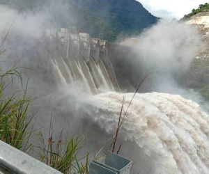 Nghệ An: Đập thủy điện xả lũ do mực nước cao lịch sử, cầu Bản Vẽ dài hơn 90m bị cuốn phăng