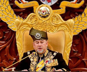 Vua Malaysia hủy lễ mừng sinh nhật, trả tiền cho chính phủ