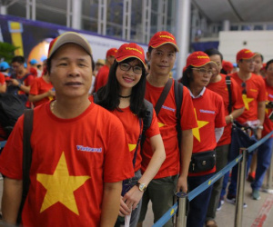 Hơn 300 CĐV bay sớm sang Indonesia 'tiếp lửa' cho Olympic Việt Nam tranh HCĐ