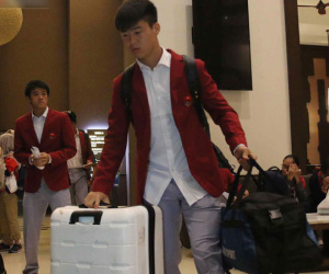 Cầu thủ Olympic Việt Nam nén nỗi buồn, sắp xếp hành lý lên đường về nước