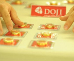 Giá vàng hôm nay 2/9: Giảm trước áp lực của USD