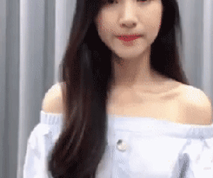 Hòa Minzy cúi đầu xin lỗi fan BTS vì bị chỉ trích xâm phạm đời tư
