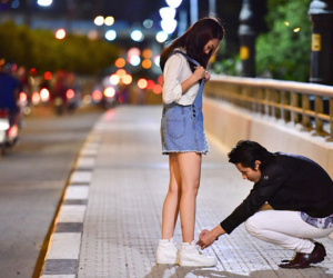 Mệt mỏi vì phải chăm vợ nhập viện đã đành, chồng choáng váng khi nghe lời thỏ thẻ của con gái nhỏ