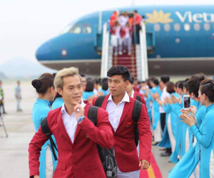 Những hình ảnh chuẩn soái ca của cầu thủ U23 tại sân bay Nội Bài