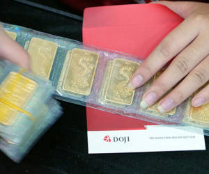 Giá vàng miếng giảm, USD tăng