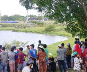 Thi thể người phụ nữ nổi trên sông, trên tay đeo ví tiền và chùm chìa khóa