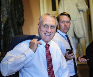 Cựu TNS Jon Kyl thay thế ông John McCain ở Thượng viện Mỹ