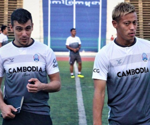 Keisuke Honda có buổi tập đầu tiên cùng tuyển Campuchia