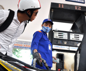 Giá xăng tăng sau hai tháng đứng yên