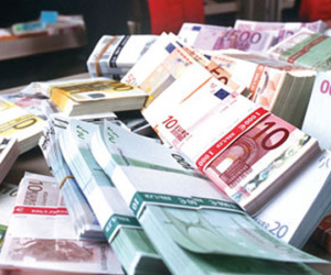 Tỷ giá ngoại tệ ngày 6/9: Toàn thế giới lao dốc, USD treo cao