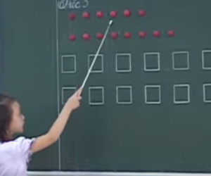 Cách dạy vuông, tròn đang gây tranh cãi: Phương pháp 'lạ' hay đã được áp dụng trên thế giới?