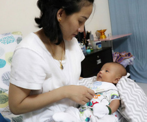 Thấy cháu nhớ bà, nàng dâu gọi điện mời mẹ chồng lên chơi, ai ngờ nhận được câu trả lời như sét đánh ngang tai