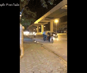 Video: Mazda 3 đánh võng, drift náo loạn như phim Mỹ ở Hà Nội
