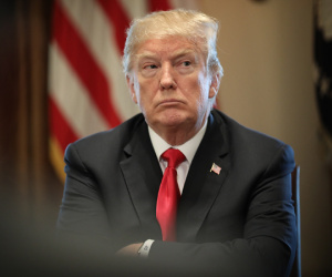 Washington lao vào cuộc đồn đoán người viết bài báo nói xấu TT Trump