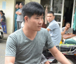 Nam công nhân kể lại giây phút hàng chục người tháo chạy khỏi tòa nhà khi xảy ra rung lắc ở Hà Nội