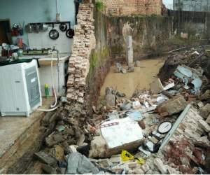 Sập tường rào nhà máy, một người tử vong