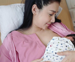 Vợ sinh mổ 5 ngày phải tự chăm con và vệ sinh vết khâu, chồng chẳng thương còn nói một câu đau xé lòng
