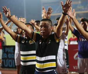 Video: Bầu Hiển cùng CLB Hà Nội hân hoan mừng vô địch sớm V-League