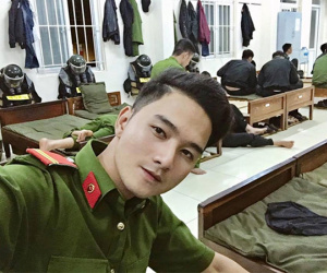 Chàng cảnh sát cơ động cao 1,8 m muốn kết nhiều bạn trên mạng xã hội