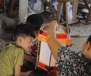 Ảnh: Gặp người chế tạo đèn kéo quân kỷ lục Việt Nam