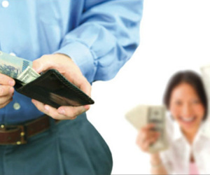 Bi hài khi vợ chồng lộ tẩy quỹ đen