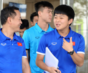Chàng trợ lý tiếng Anh có gương mặt bầu bĩnh luôn theo sát HLV Park Hang Seo và Olympic Việt Nam là ai?