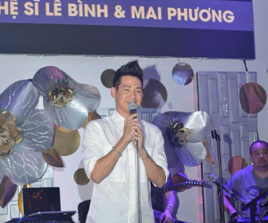 Phùng Ngọc Huy bất ngờ xuất hiện trong đêm nhạc ủng hộ Mai Phương tại Mỹ