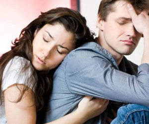 Tôi bàng hoàng khi thấy 'vật chứng' mà vợ vứt trong sọt rác kia và còn kinh hãi hơn khi cô ấy thú nhận sự thật