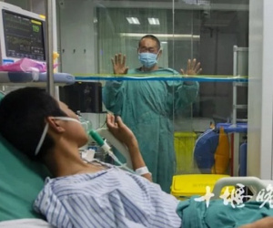 Nhặt cốc múc nước sông uống, thiếu niên TQ bị xơ hóa phổi chết thảm