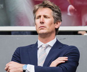 Van der Sar từ chối ghế GĐTT Man United